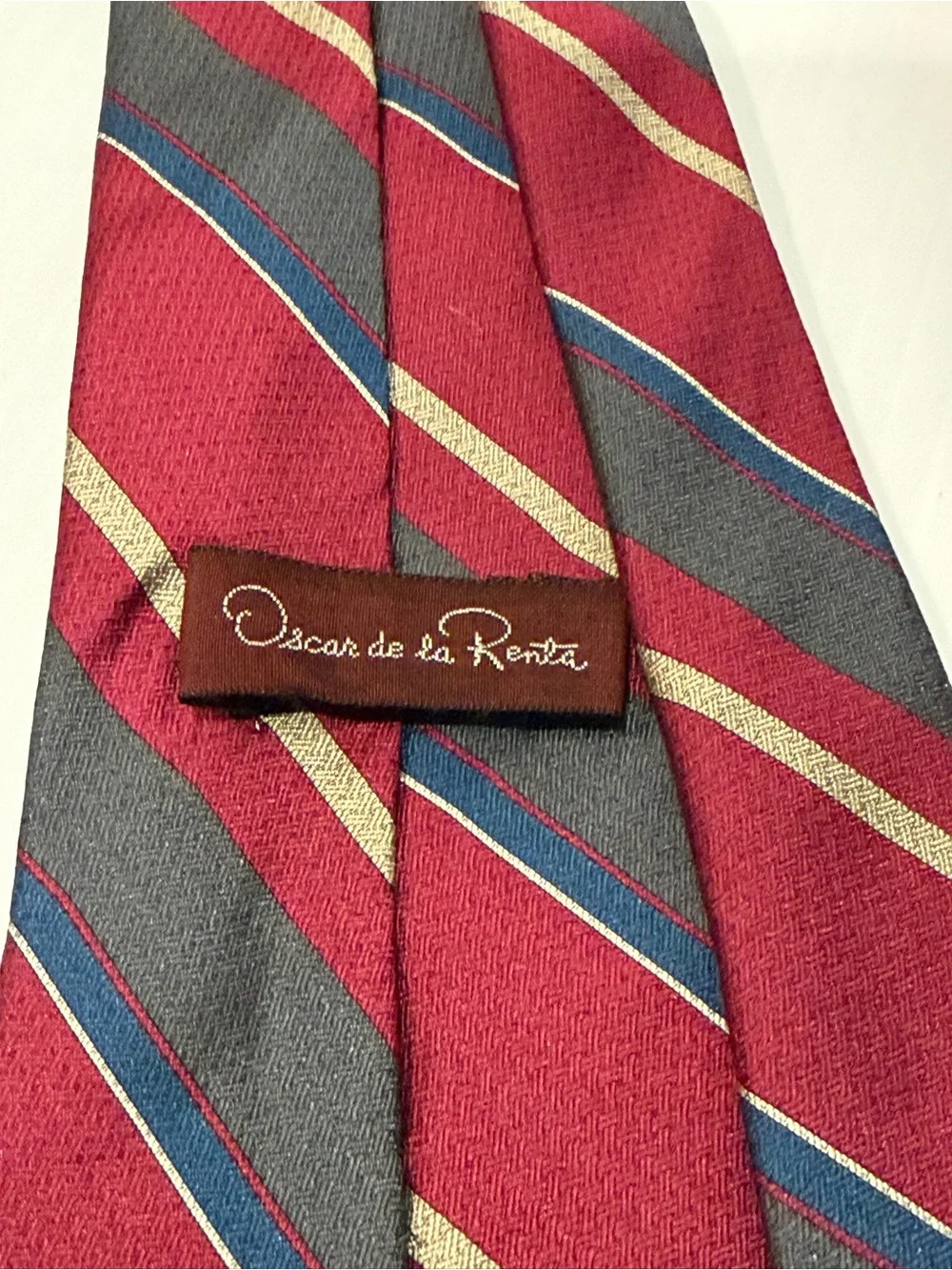 Oscar  de la Renta Men's Tie Classic Burgundy Red Striped 100% Silk NWT